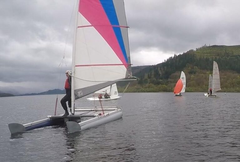 Chris Upton glides into second place on handicap during the Bassenthwaite Catapult Open © Syd Gage